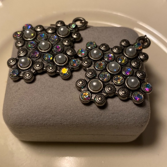 ๐ Tara Designs 925 sterling silver stamped hooks, silver tone cross earrings. - Picture 1 of 6